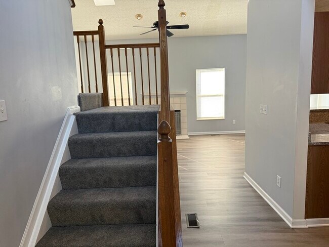 Building Photo - Updated 3 Bed, 2.5 Bath Home