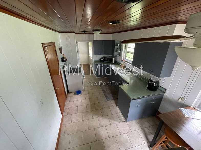 Building Photo - 2920 Highwoods Dr E