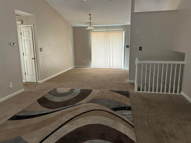 Building Photo - 635 Blackstone Dr