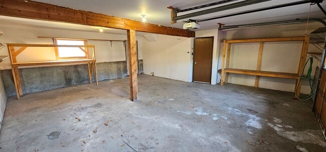 Building Photo - Newly Renovated 3Bed/2Bath Home Now Availa...
