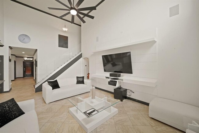 Building Photo - 249 Castlegate Ln
