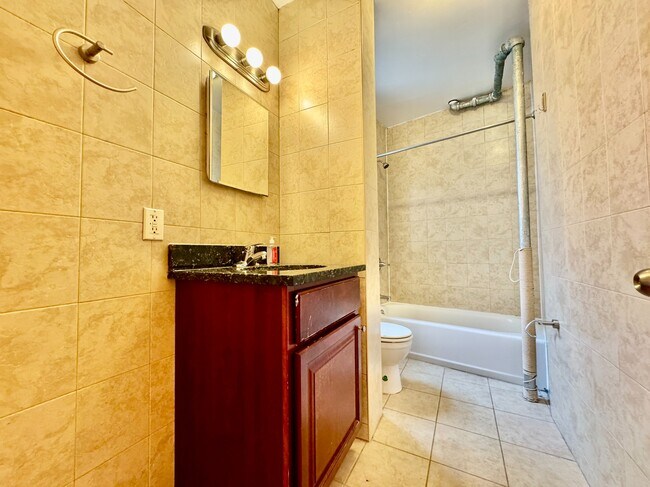 Building Photo - 20 Magaw Pl