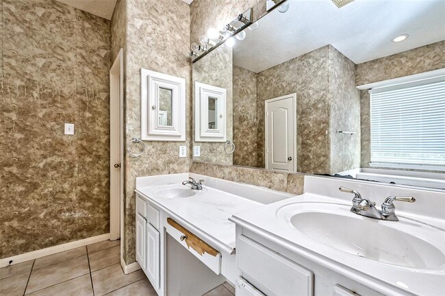 Building Photo - 6806 Rhodes Ct