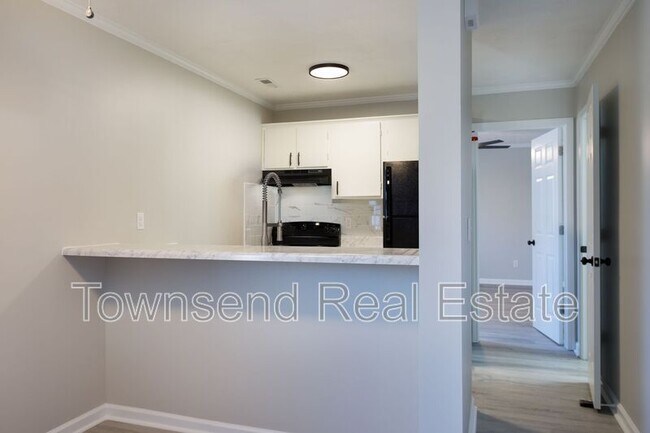 Building Photo - 5845 Century Oaks Dr