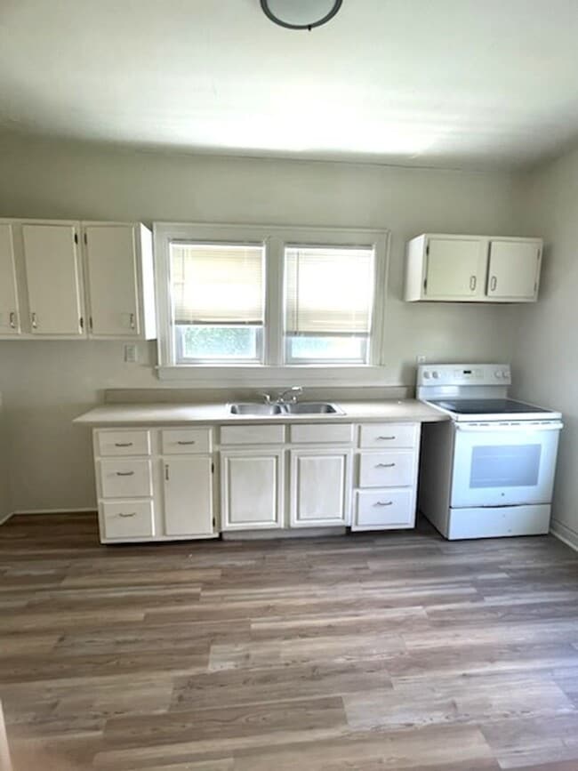 Building Photo - Newly Renovated Two Bedroom Home on Washington Street West