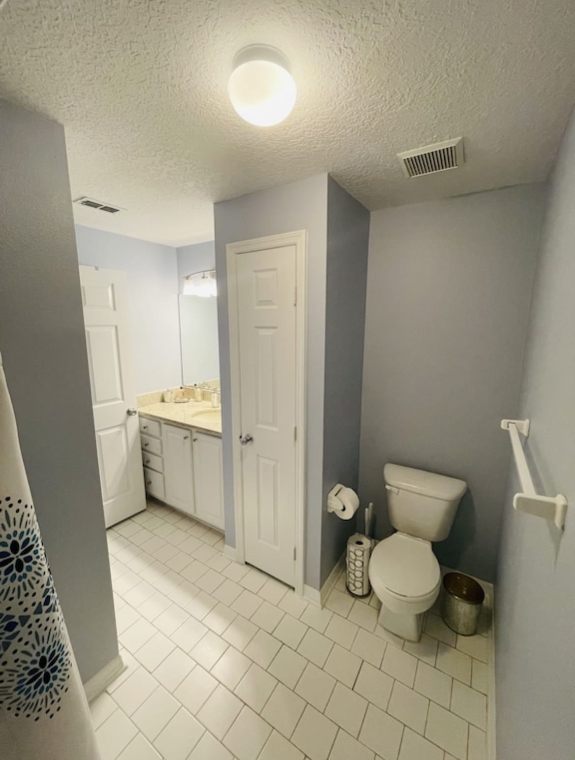 Bathroom with tub - 501 Knights Run Ave
