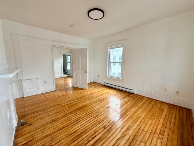 Building Photo - 28 Brook St