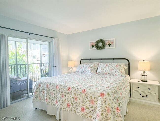 Building Photo - 788 Park Shore Dr