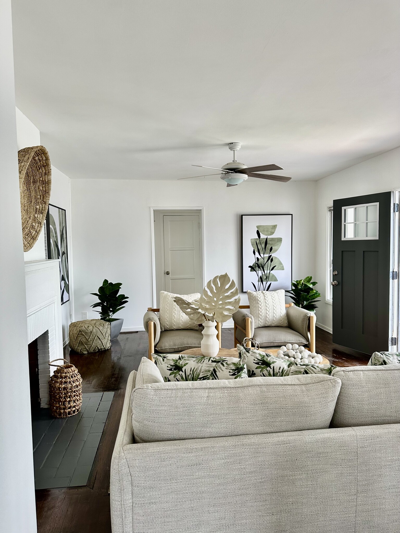 Living room - 8409 Gonzaga Ave