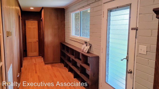 Building Photo - 3 br, 2 bath House - 3421 Maloney Road