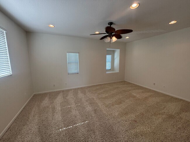 Building Photo - 2307 Thorncroft Cir