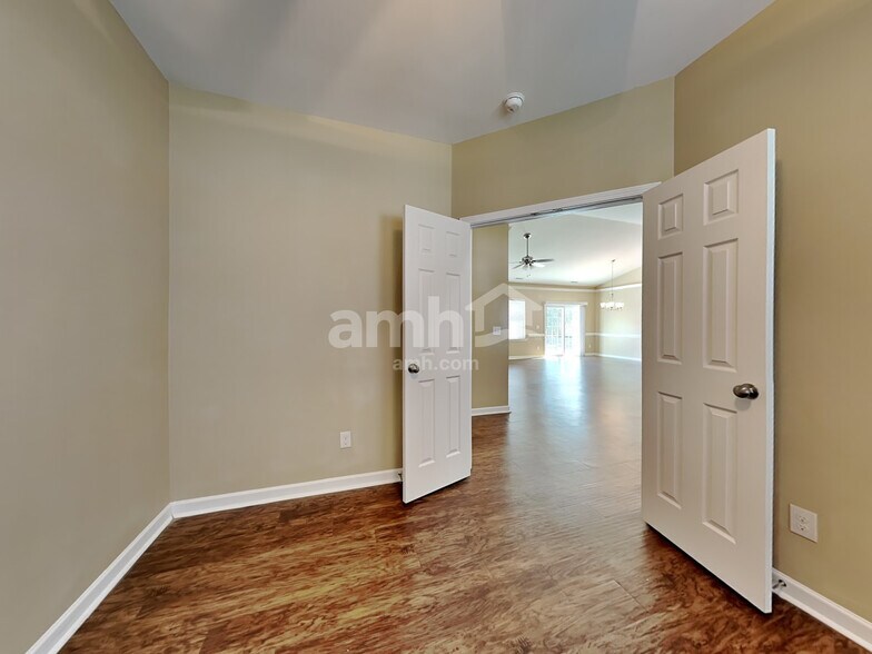 Building Photo - 1624 Fern Hollow Trl