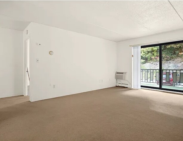 Building Photo - 80 N Warren St