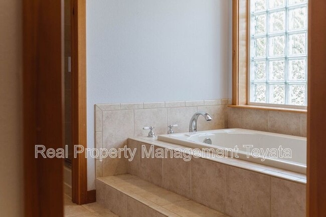 Building Photo - 5486 Salish Rd