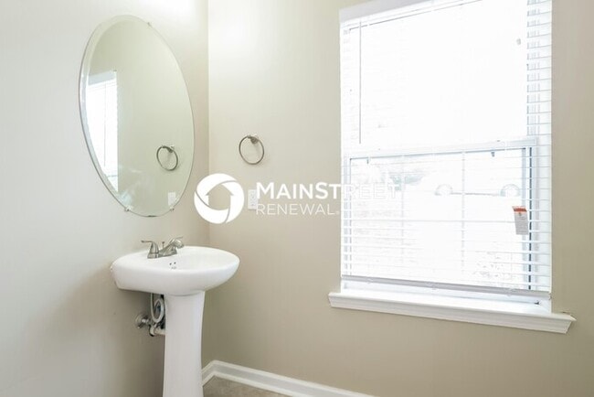 Building Photo - 3 Bedroom Pet-Friendly Home in College Park, GA with Main Street Renewal