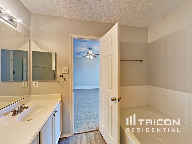 Building Photo - 1209 Warrington Way