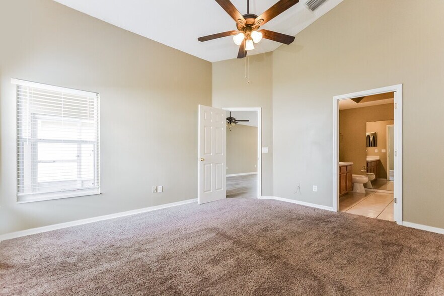 Building Photo - 2113 Carpathian Dr