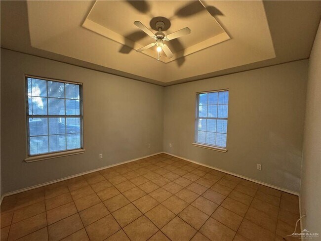 Building Photo - 29 S Dahlia St