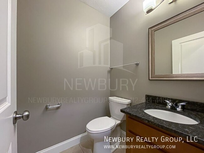 Building Photo - 147 Banksville Pl