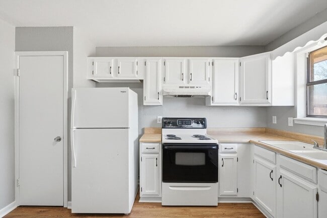 Building Photo - 2333 N Danville Dr