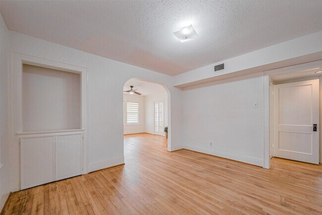 Building Photo - 1614 Ridgewood St