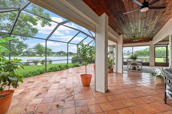 Building Photo - 12541 Shoreside Ln