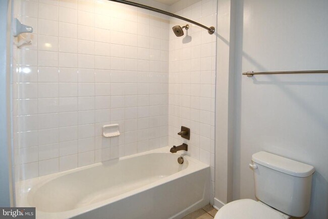 Building Photo - 4917 Crest View Dr