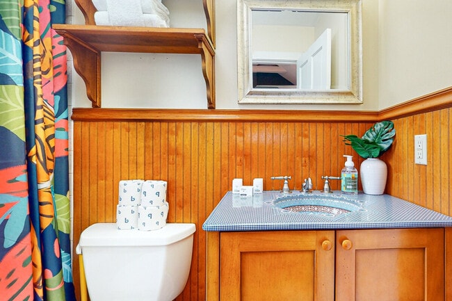 Building Photo - 1011 Howe St