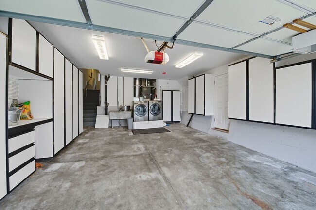 Building Photo - 805 Foerster St
