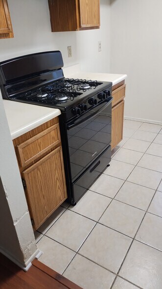 Building Photo - 2554 Olive Dr
