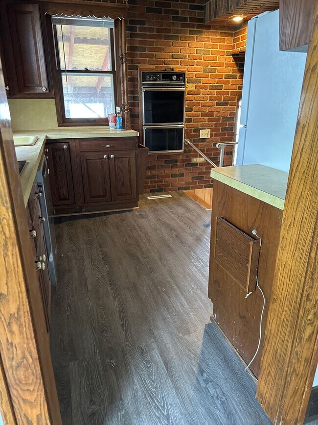 Building Photo - 905 Baltimore St