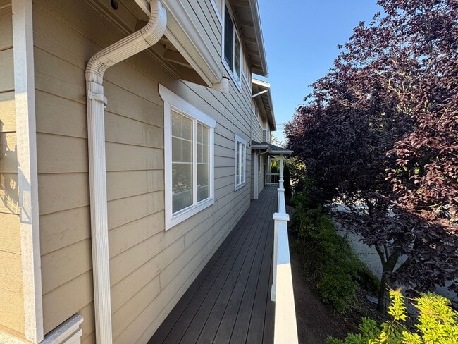 Building Photo - 3 Bed, 2.5 Bath PLUS Bonus Room