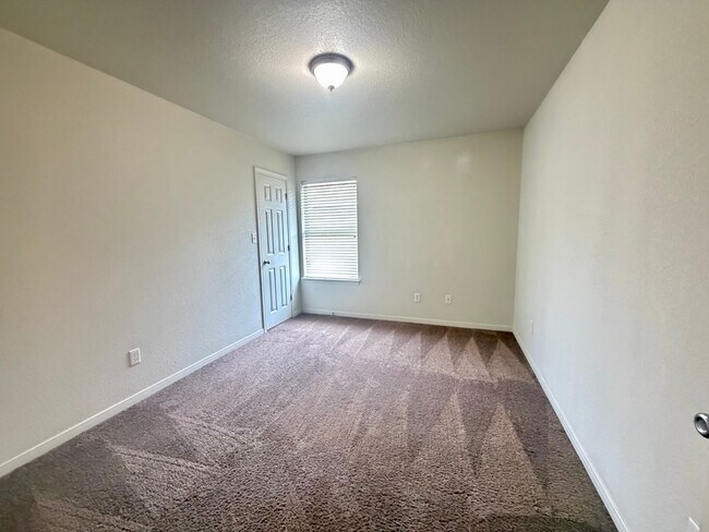 Building Photo - 608 Olaf Dr