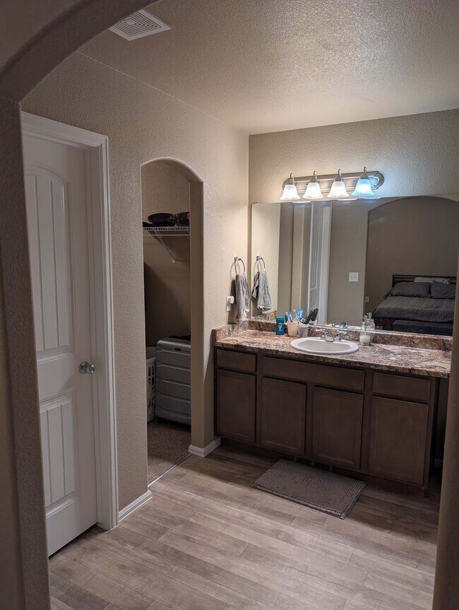 Building Photo - Amazing townhome in northern Colorado Springs