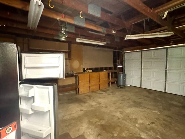 Building Photo - 4 Bedroom