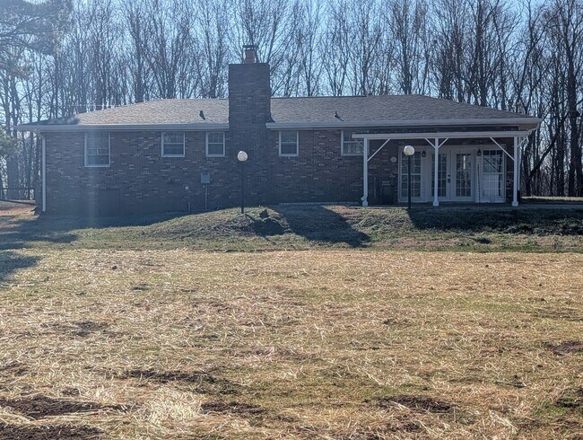 Building Photo - Available Now!!! Charming 3-Bedroom Brick Ranch Close to Nashville!