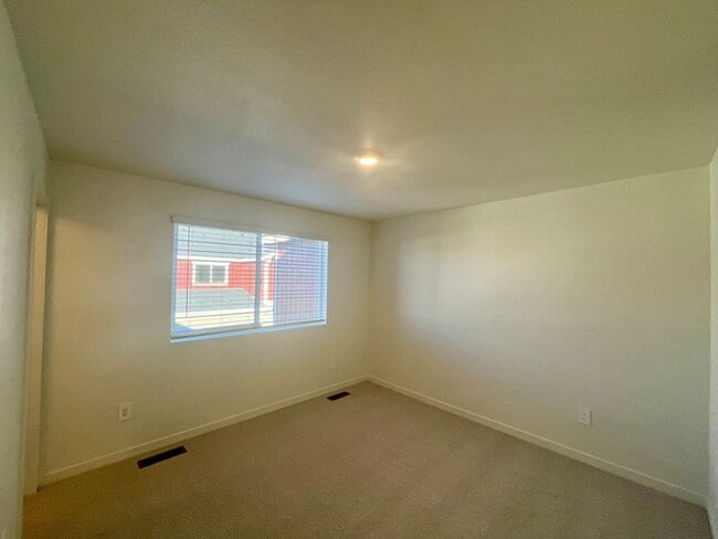 Building Photo - 299 Condor Wy