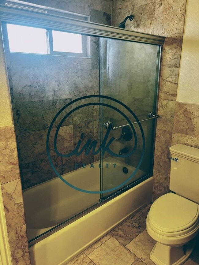 Building Photo - Riverview Townhouse