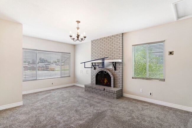 Building Photo - Washington Terrace 2 Bedroom Home!