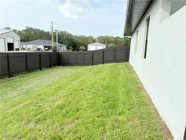 Building Photo - 702 Zemil Ct
