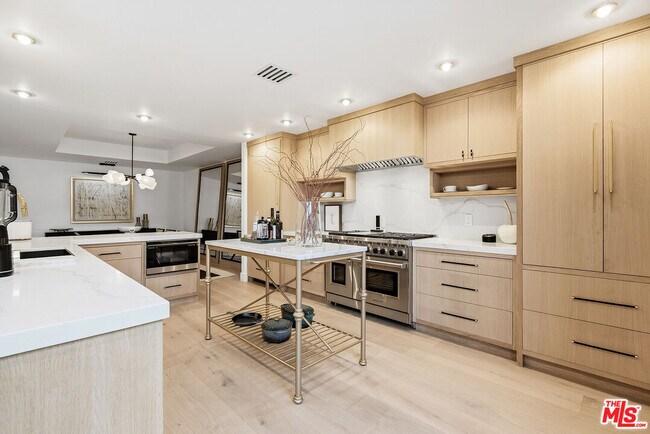 Building Photo - 211 S Spalding Dr