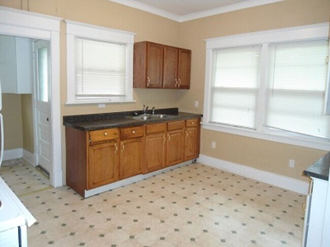 Building Photo - 1549 Bever Ave SE