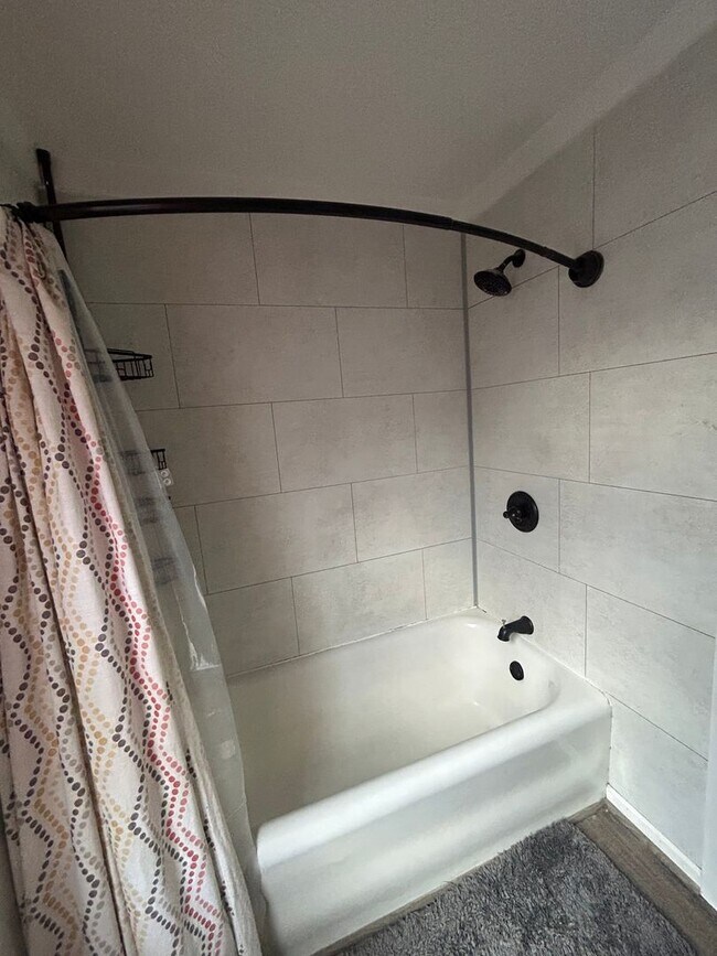 Building Photo - Charming 4BR House in Steubenville