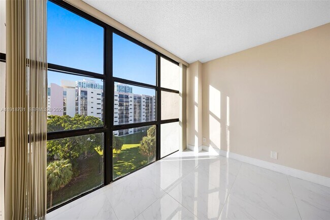 Building Photo - 17011 N Bay Rd