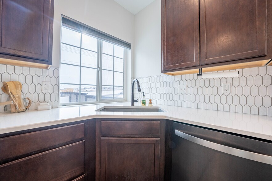 Building Photo - 4279 W Bromwell Ct