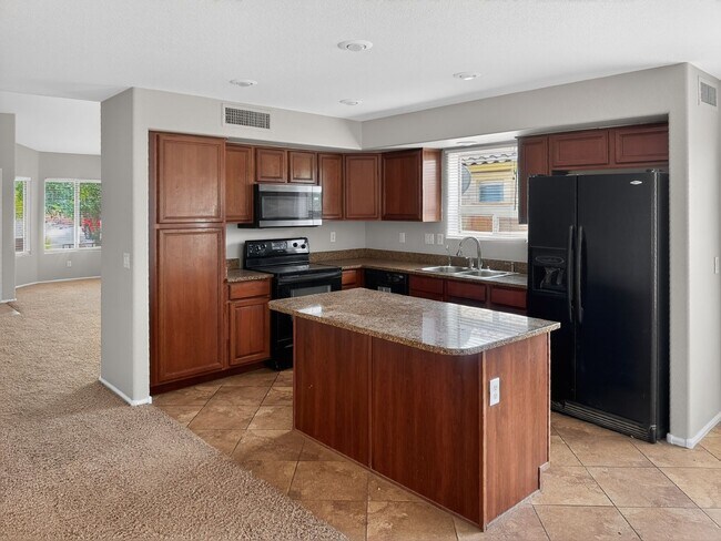 Building Photo - Beautifu;l 4Bed/2.5Bath, Private Pool Home!