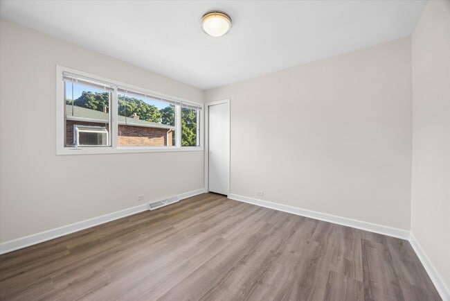 Building Photo - 801 Barnsdale Rd