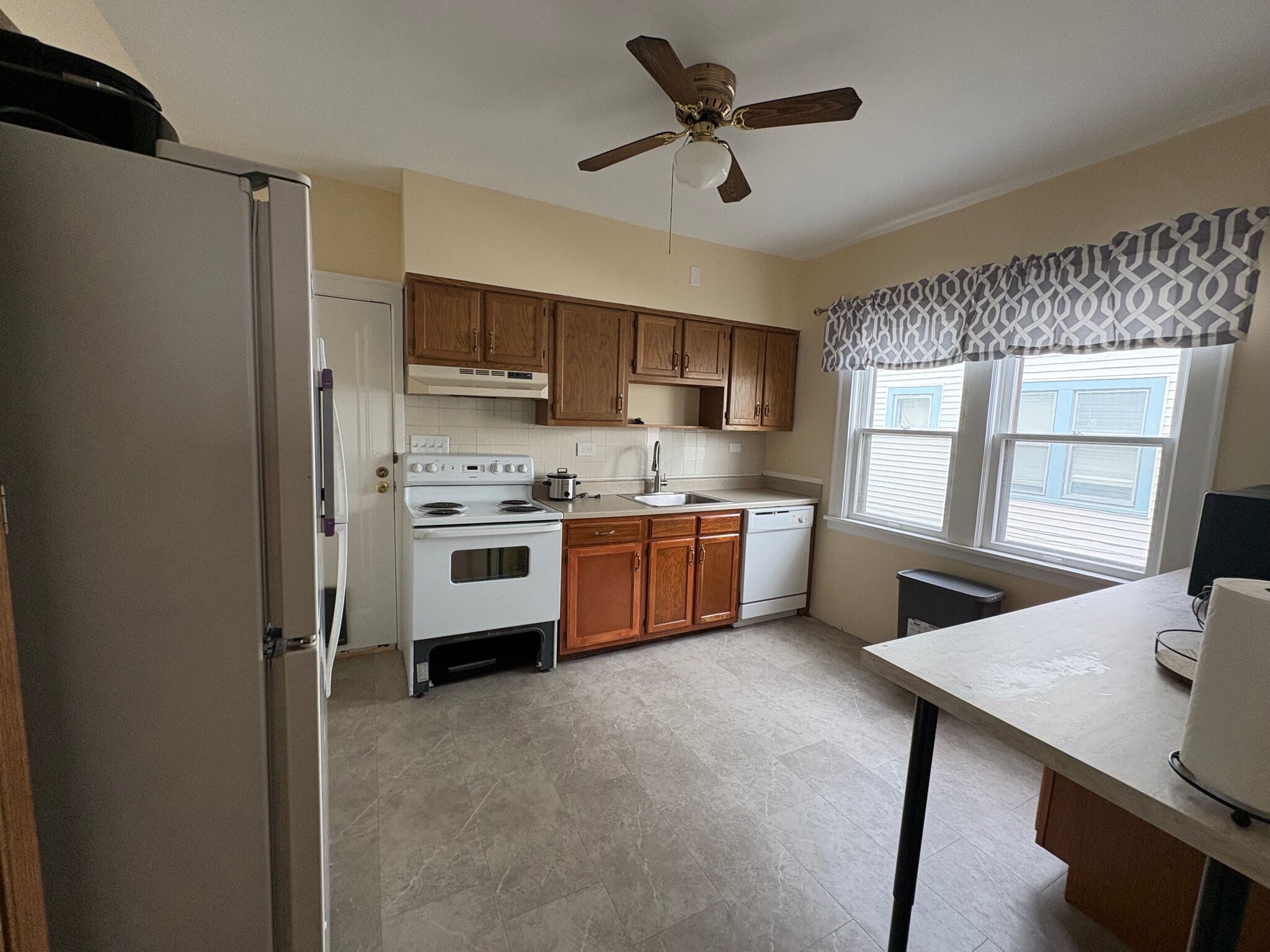 Kitchen - 2211 Eldred Ave