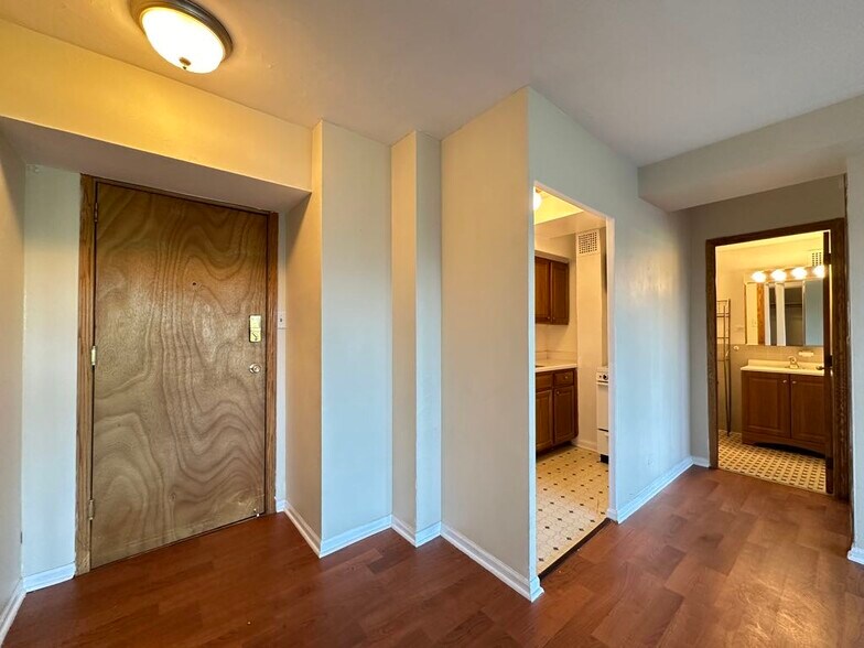 Building Photo - 4180 N Marine Dr