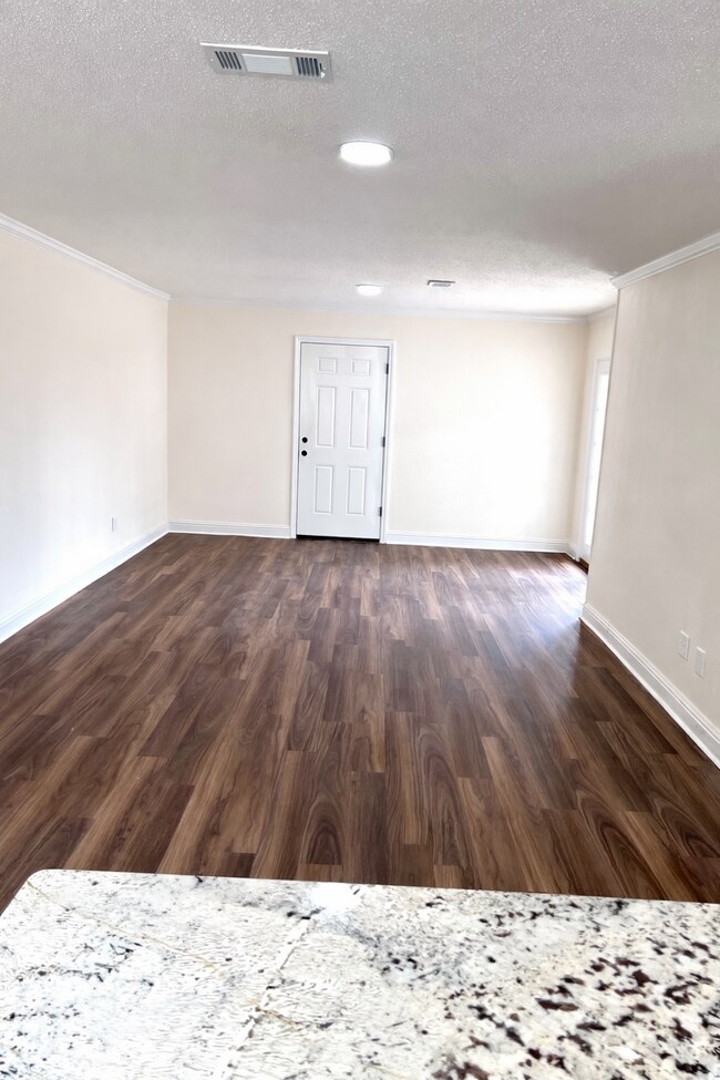 Building Photo - 1206 King Henry Dr